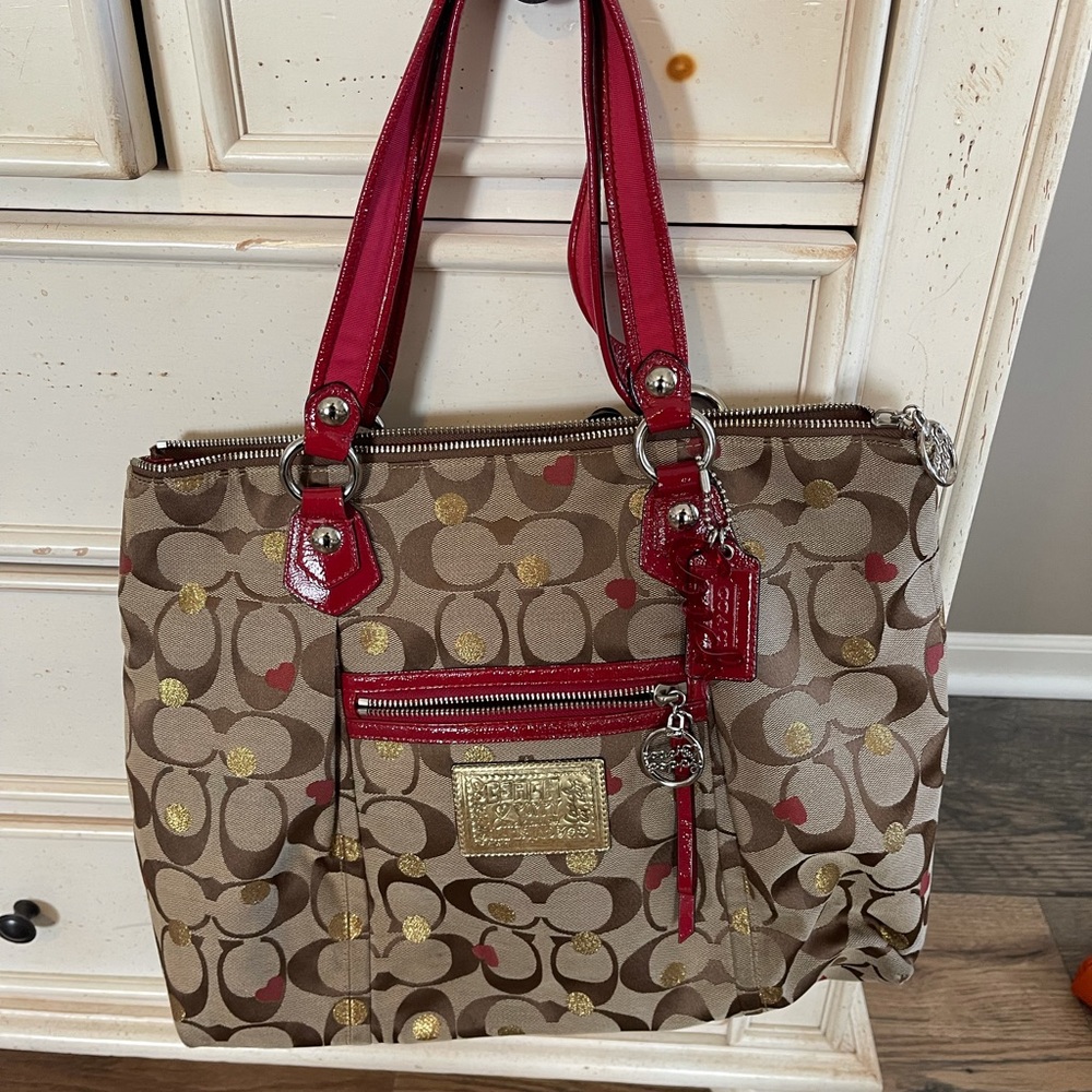 Loved coach poppy with hearts